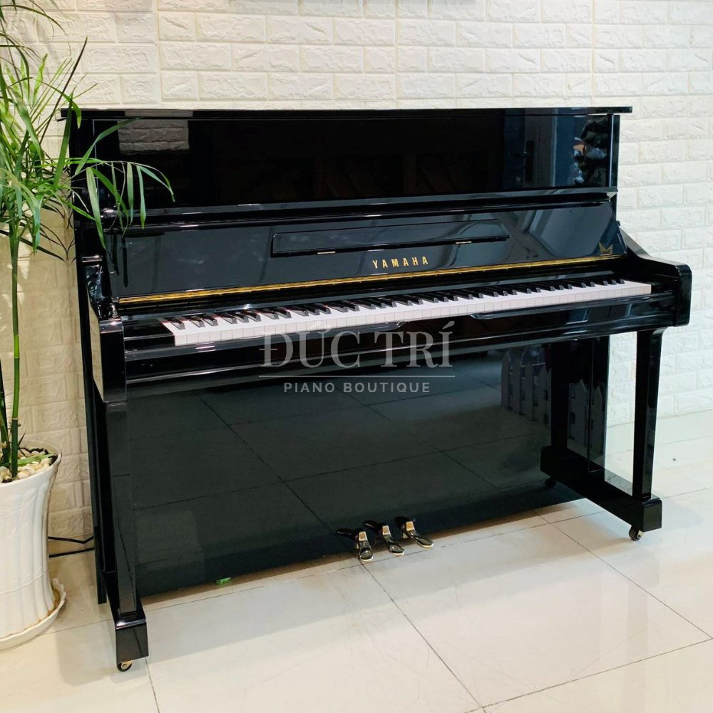 Yamaha YU1 4 Hệ thống 3 pedal Soft, Sostenuto (Mute) và Damper của đàn Piano Yamaha YU1