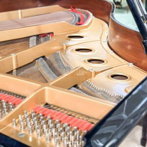 Kawai GS30 các lỗ thoát âm thanh trên khung đàn