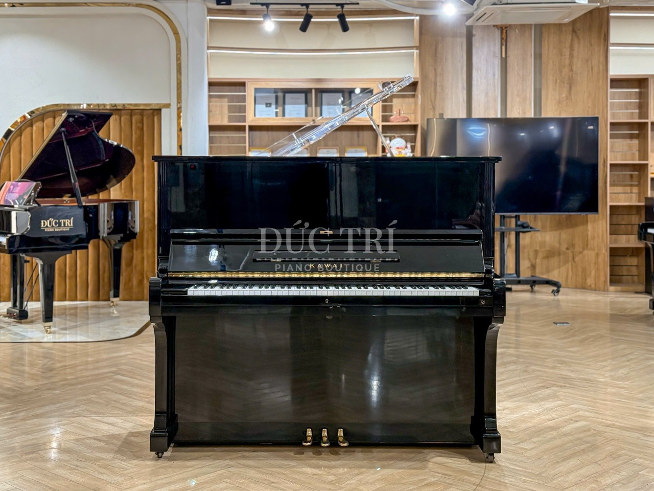 Kawai BL61 5 Hệ thống 3 pedal linh hoạt gồm: Soft, Muffler và Damper