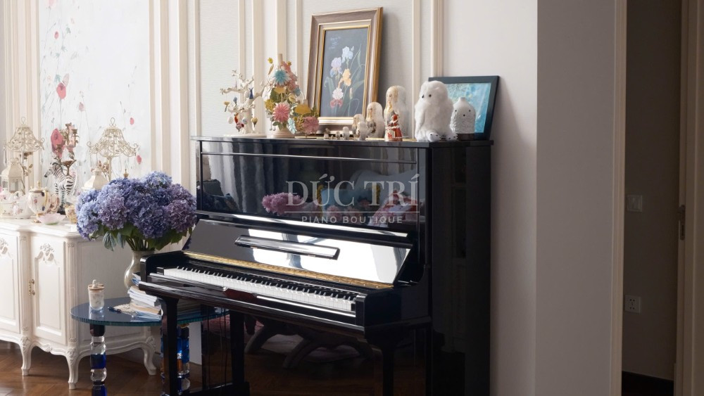 Dan Yamaha U30A duoc trung bay tai nha khach hang yamaha u30a Đàn Yamaha U30A được trưng bày tại nhà khách hàng