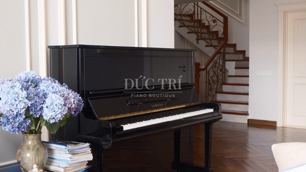 Dan Yamaha U30A trang tri cung hoa yamaha u30a Đàn Yamaha U30A trang trí cùng hoa