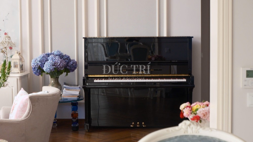 Dan Yamaha U30A va mau den bong yamaha u30a Đàn Yamaha U30A và màu đen bóng