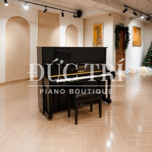 Đàn piano upright Yamaha U300 trưng bày tại showroom Đức Trí