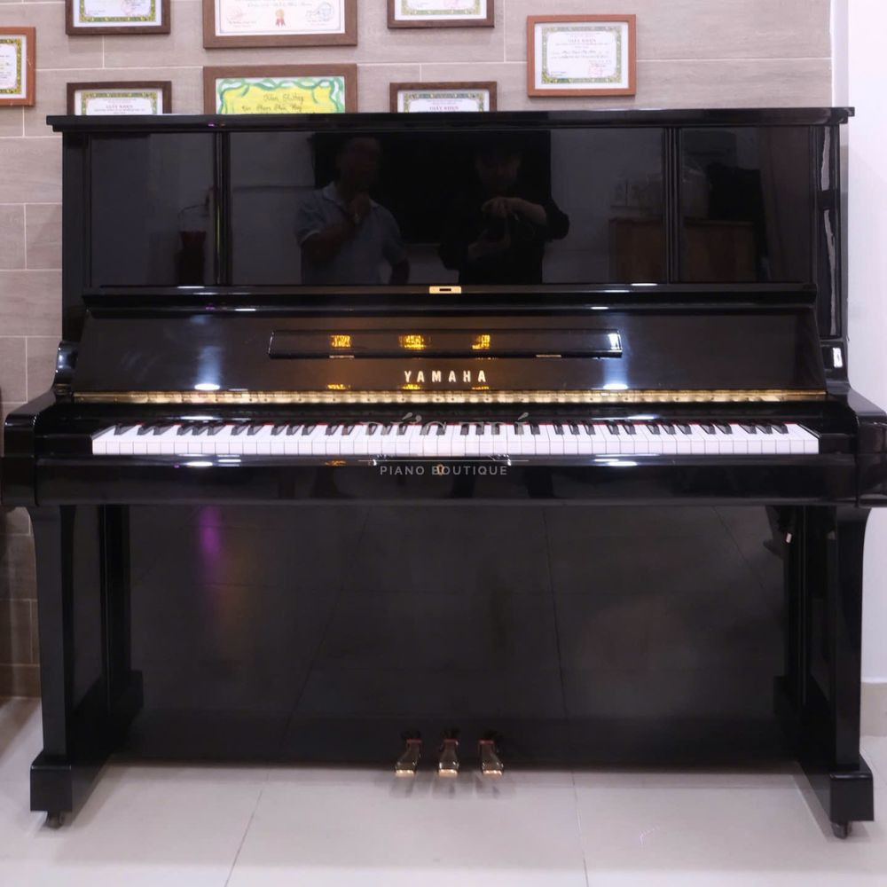 Goc chinh dien dan Yamaha UX3 piano cơ tốt nhất cho học sinh Góc chính diện đàn Yamaha UX3