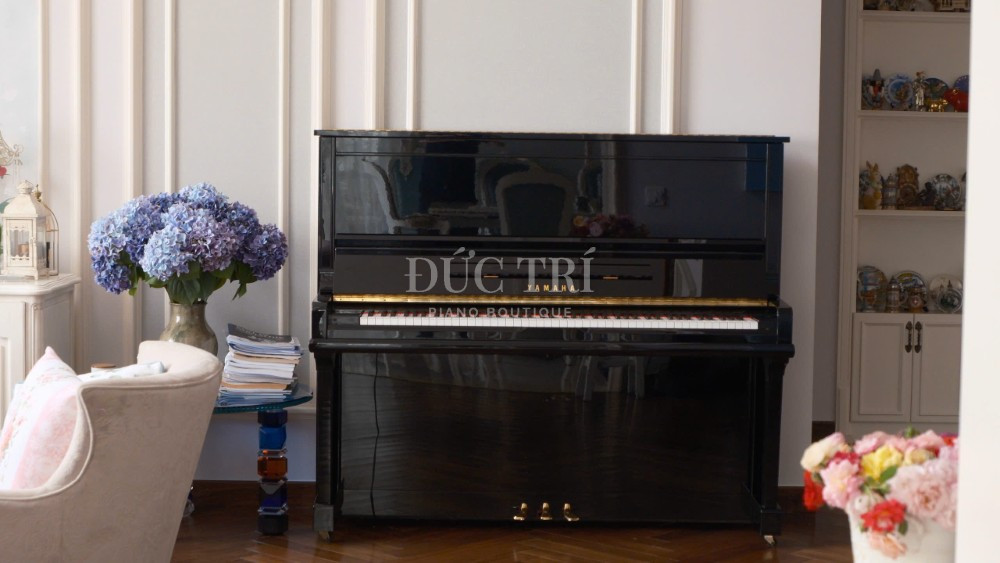 He thong 3 pedal tren dan Yamaha U30A yamaha u30a Hệ thống 3 pedal trên đàn Yamaha U30A