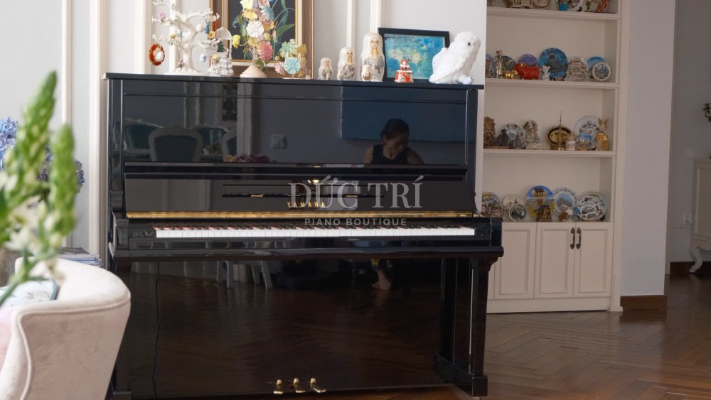 Mat truoc dan Yamaha U30A yamaha u30a Mặt trước đàn Yamaha U30A