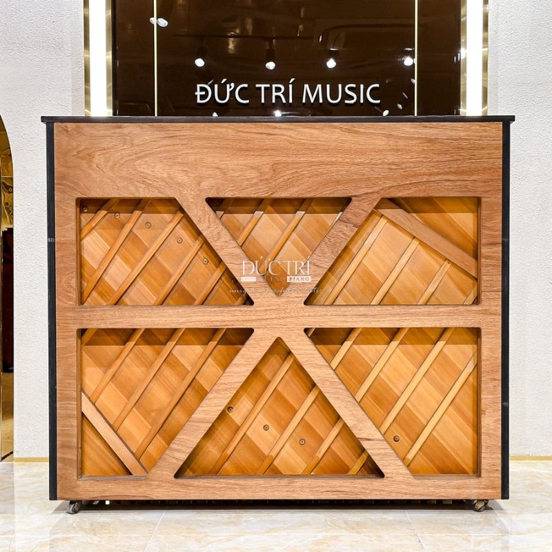 Phía sau thùng Đàn Piano Yamaha UX3