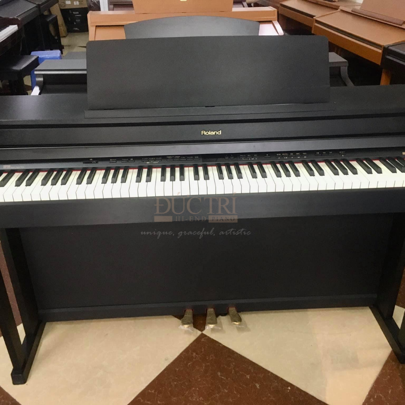 Roland HP-505 được trưng bày tại Showroom của Piano Đức Trí