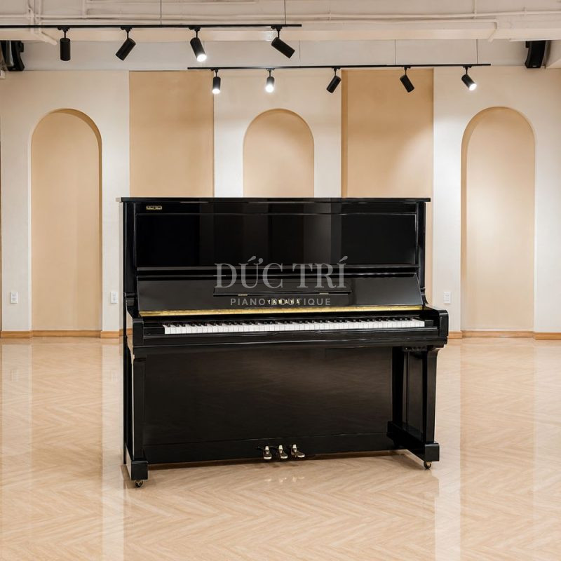Toàn cảnh đàn piano upright Yamaha U300 màu đen bóng góc nhìn chính diện