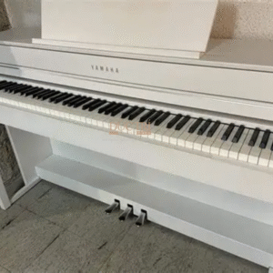 Yamaha CLP-545 nhìn tổng quát