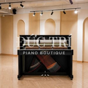 Đàn piano Kawai ND-21 màu đen cao cấp lộ chi tiết bộ máy và dây đàn