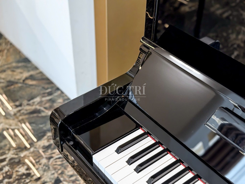 Nắp đàn trên đàn Yamaha YUS3