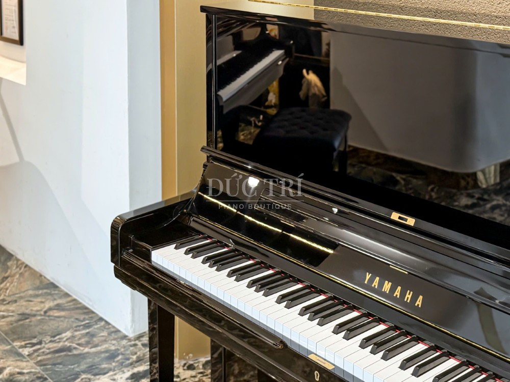 Phim dan tren dan Yamaha YUS3 nên mua piano cơ hay đàn điện cho bé Phím đàn trên đàn Yamaha YUS3