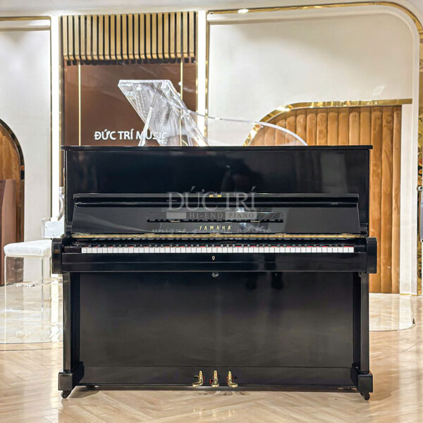 Đàn Yamaha U1E màu đen tại Đức Trí Piano Boutique