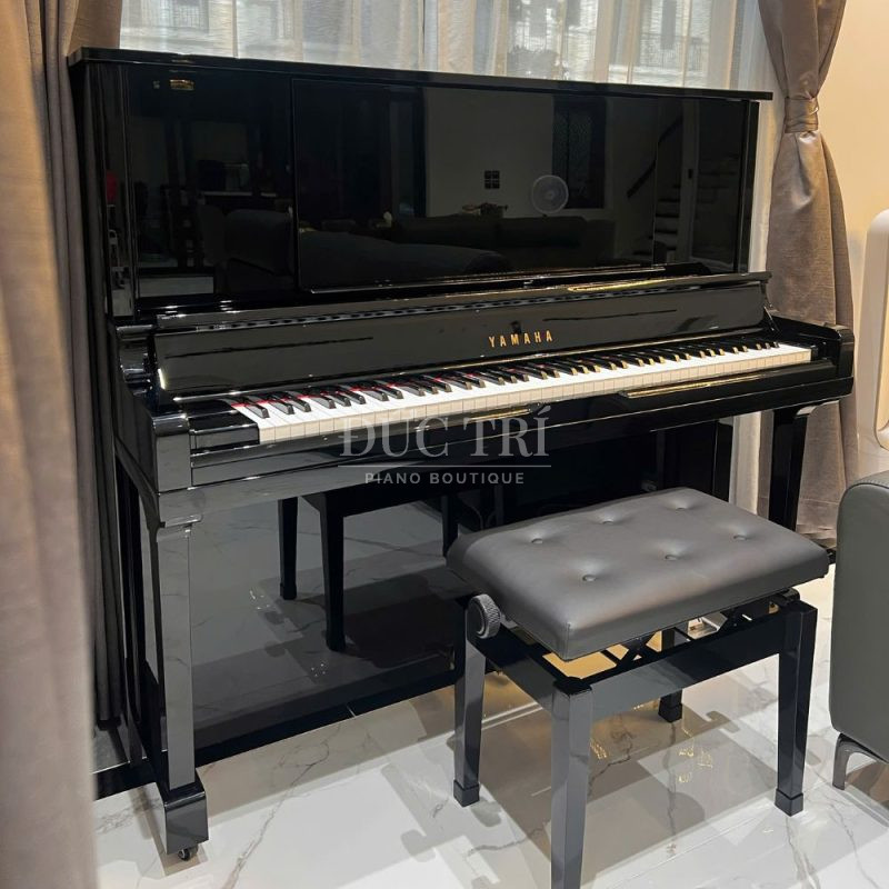 Chân đàn trên đàn Yamaha UX30BL