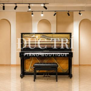 Đàn piano Yamaha UX30Bl mở nắp khoe bộ máy đàn chi tiết