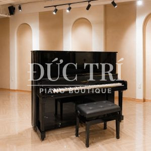 Đàn piano đứng Yamaha UX30Bl màu đen góc nhìn bên trái