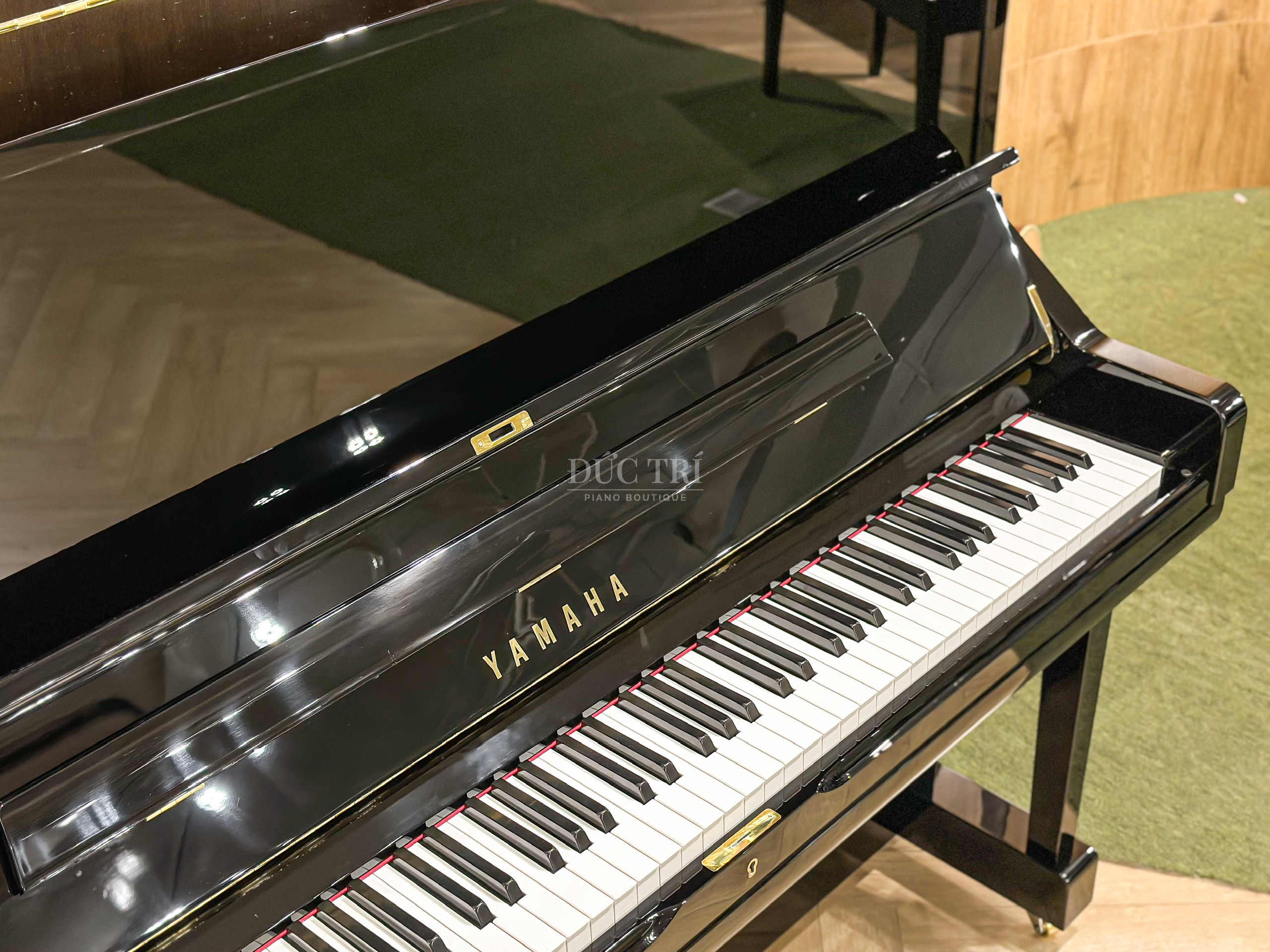 Yamaha U3 3 Bàn phím đàn chống trượt và tạo độ bám tốt cho người chơi