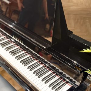 Phím đàn trên đàn Yamaha Ux30Bl