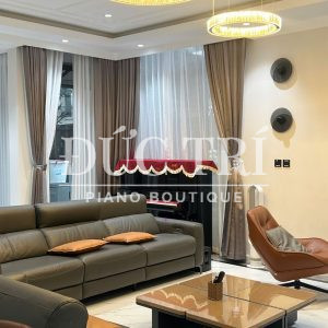 Yamaha UX30BL được trưng bày tại nhà khách hàng