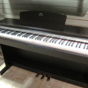 Yamaha YDP163 được trưng bày tại Showroom của Piano Đức Trí
