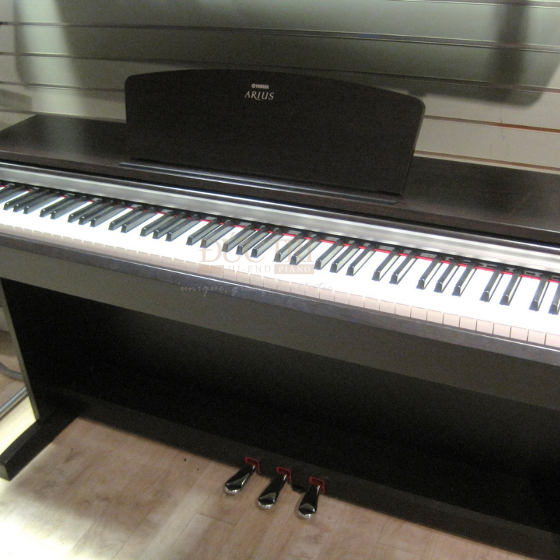 Yamaha YDP163 được trưng bày tại Showroom của Piano Đức Trí