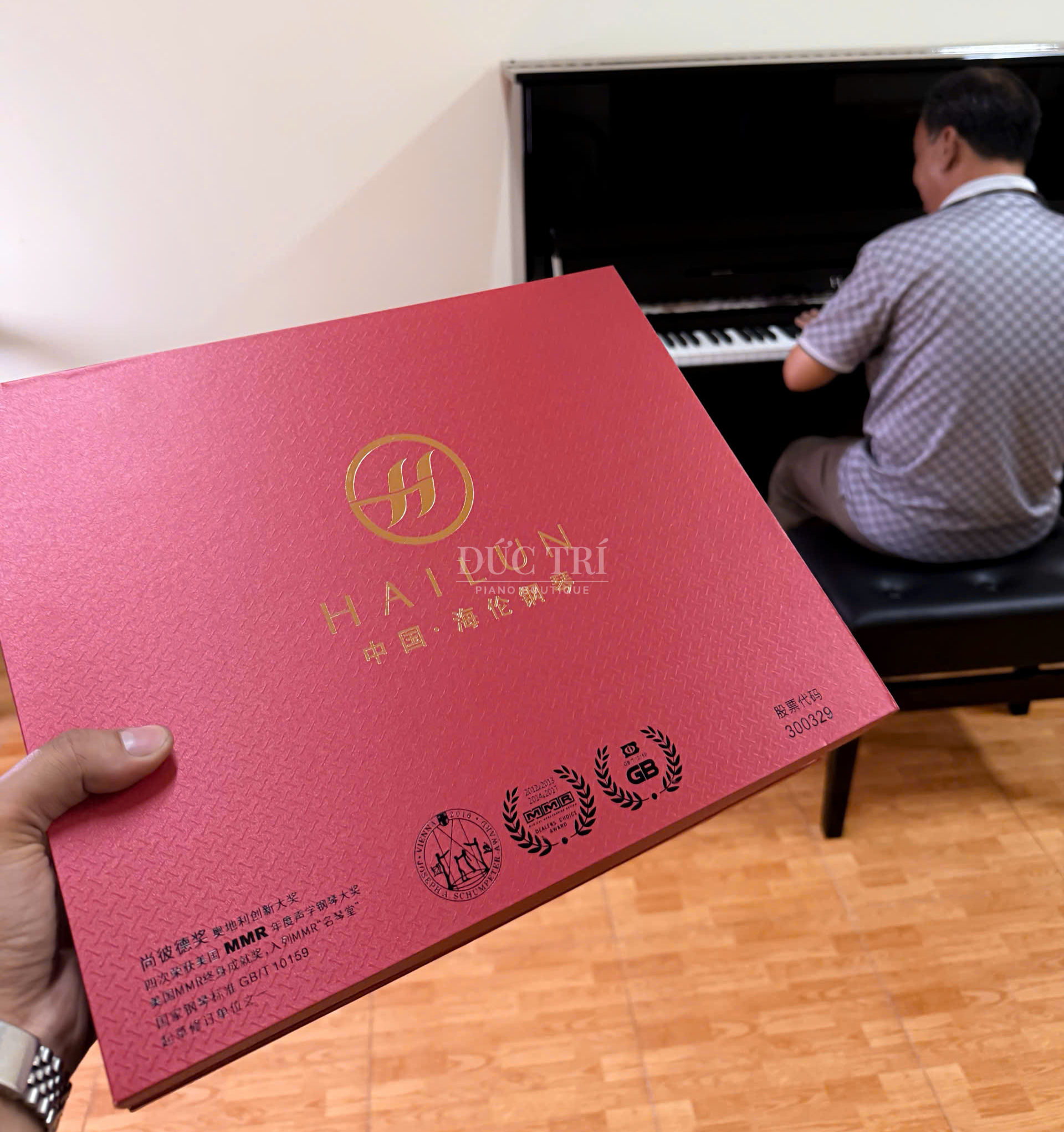 Hailun HU 9P 3 Hộp quà tặng Hailun và những phím đàn đầu tiên