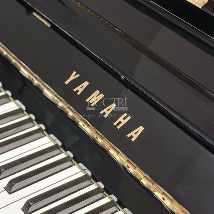 Logo và các phím trên đàn Đàn Piano Yamaha U3H