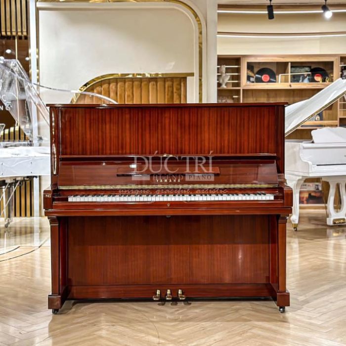 Đàn Piano Yamaha U3H màu gỗ được trưng bày tại Showroom của Piano Đức Trí