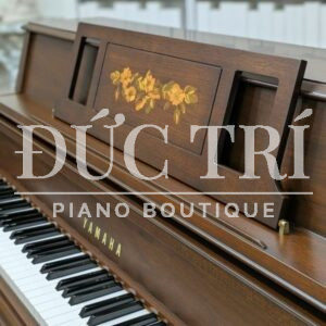 Bàn phím đàn được chế tác từ gỗ tự nhiên và phủ lớp chống trượt giúp người chơi hạn chế việc ra mồ hôi tay