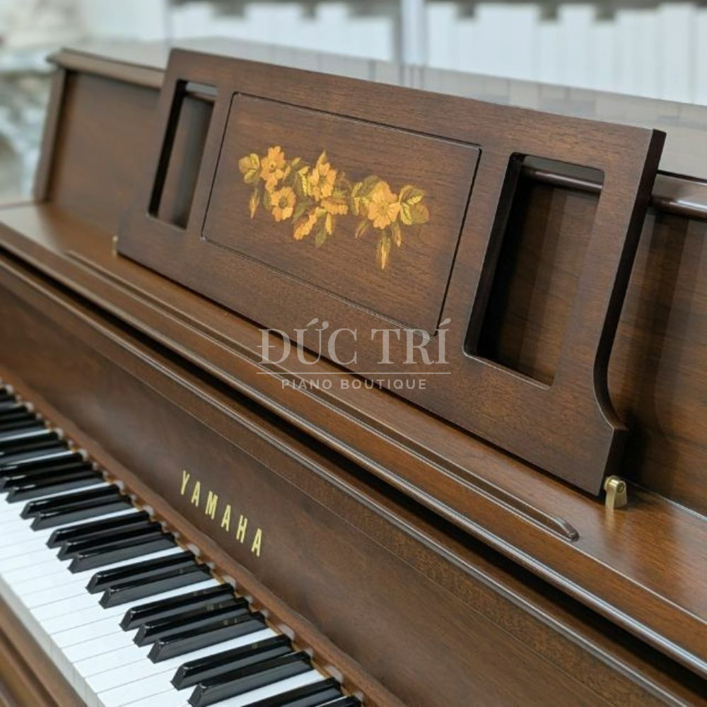 Yamaha W100wn 3 Bàn phím đàn được chế tác từ gỗ tự nhiên và phủ lớp chống trượt giúp người chơi hạn chế việc ra mồ hôi tay