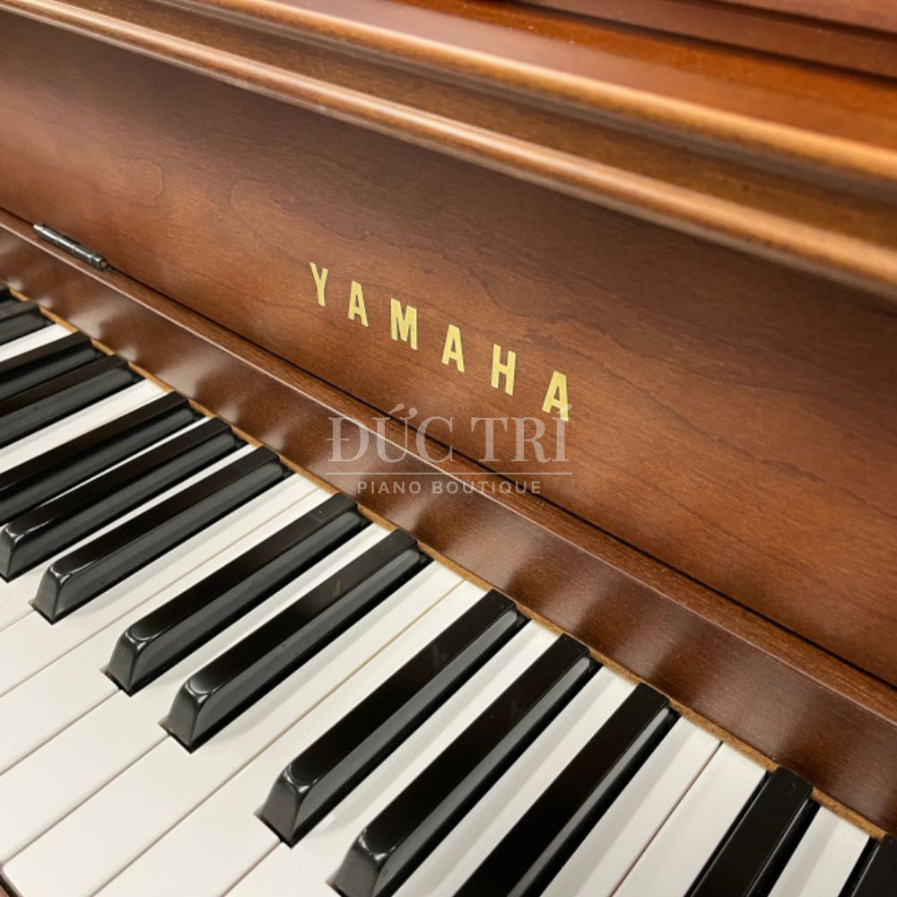 Yamaha W100MC 4 Bàn phím đàn tiêu chuẩn và phủ một lớp chất liệu giúp chống trơn trượt