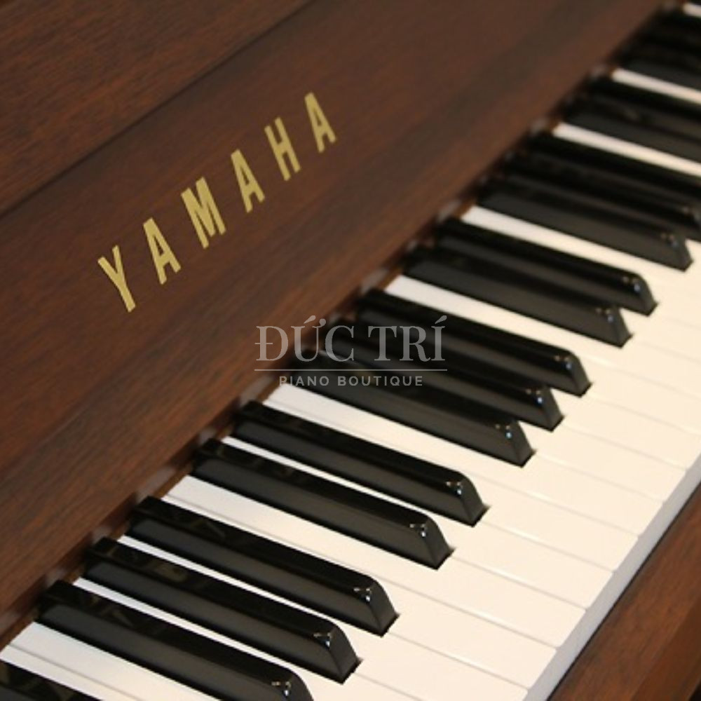 Yamaha YU1Wn 4 Bàn phím đàn tiêu chuẩn và phủ một lớp thấm hút