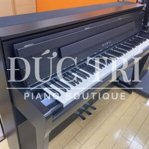 Bàn phím làm từ gỗ nguyên khối & Bộ Pedal tiêu chuẩn của dòng Piano