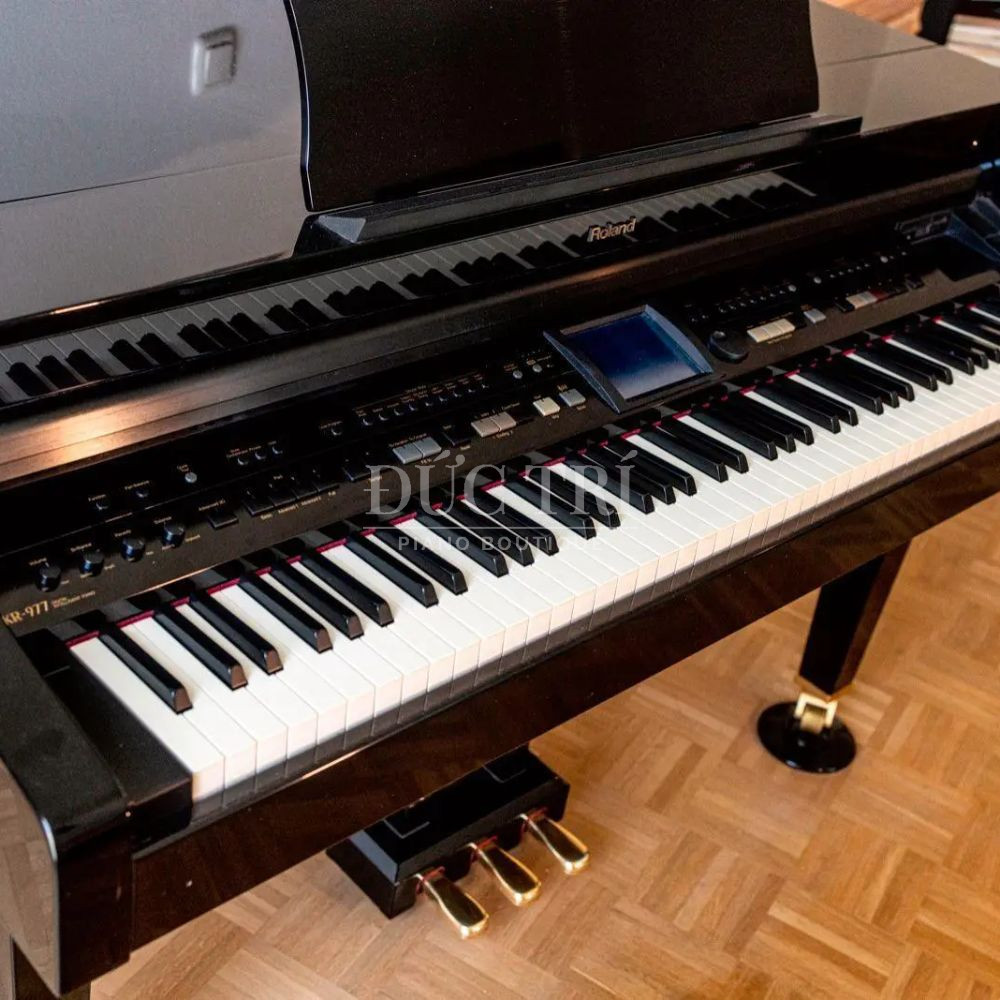 Roland KR-977 1 Bàn phím tiêu chuẩn 88 phím & Pedal gồm_ Damper, Soft, Sostenuto