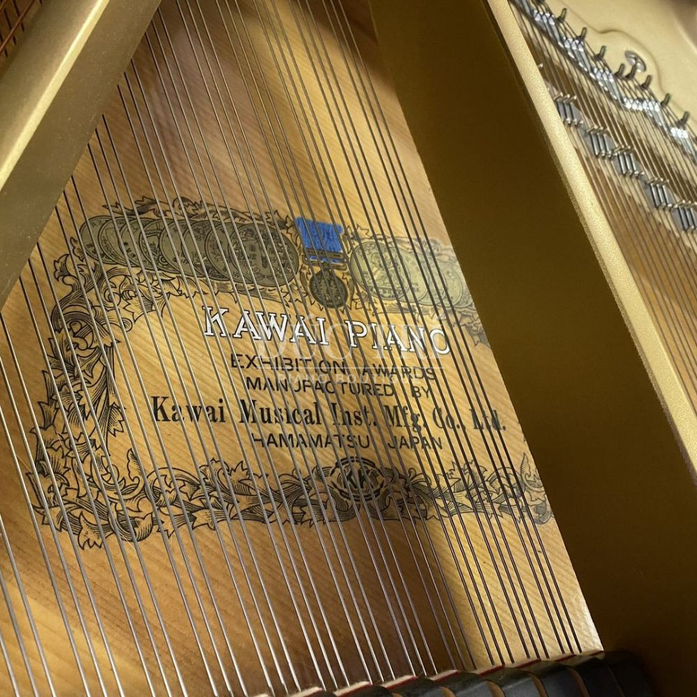 Ben trong Kawai GL 30 Kawai GL30 Bên trong Kawai GL-30