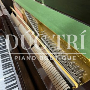 Bên trong đàn Yamaha W110BD