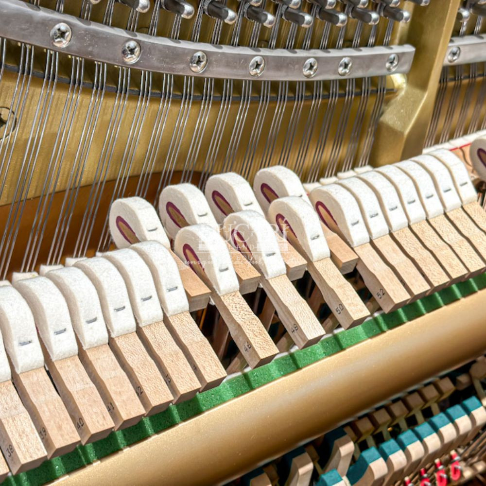 Ben trong dan Yamaha W1A Yamaha W1A Bên trong đàn Yamaha W1A