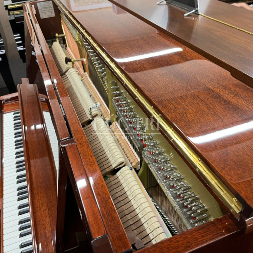 Ben trong dan piano Yamaha YU50MhC Yamaha YU50MhC Bên trong đàn piano Yamaha YU50MhC