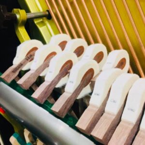 Búa đàn Yamaha U2F