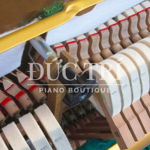 Búa đàn trên đàn YAMAHA U5H