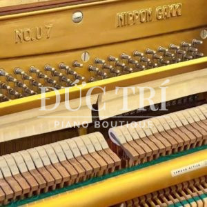 Búa đàn trên đàn Yamaha U7B