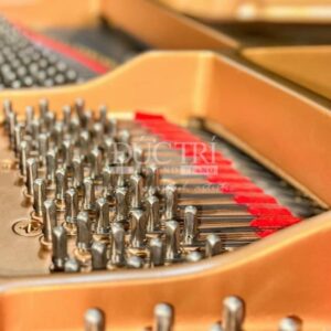 Chốt lên dây (tuning pins) và dây đàn của đàn piano Yamaha CF4