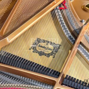 Chốt lên dây (tuning pins) và dây đàn của đàn piano Yamaha CF6