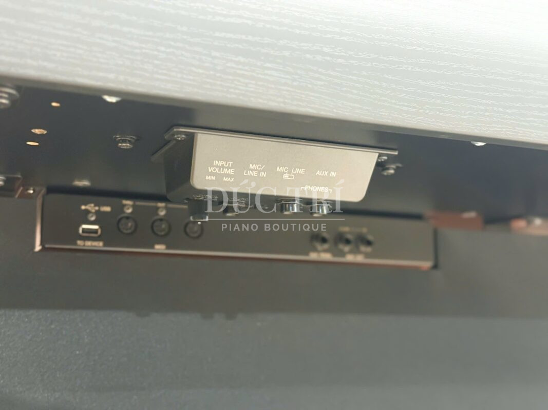 Cổng kết nối trên đàn piano Yamaha CSP-295B