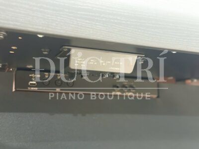 Cổng kết nối trên đàn piano Yamaha CSP-295B