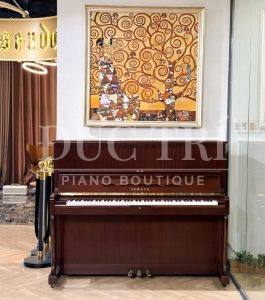 Đàn piano Yamaha W110BS được trưng bày tại Đức Trí Piano Boutique
