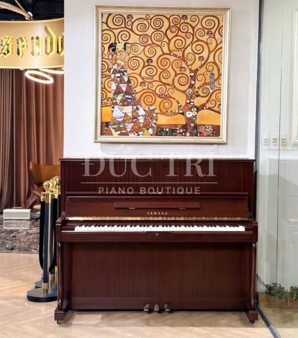Đàn piano Yamaha W110BS được trưng bày tại Đức Trí Piano Boutique