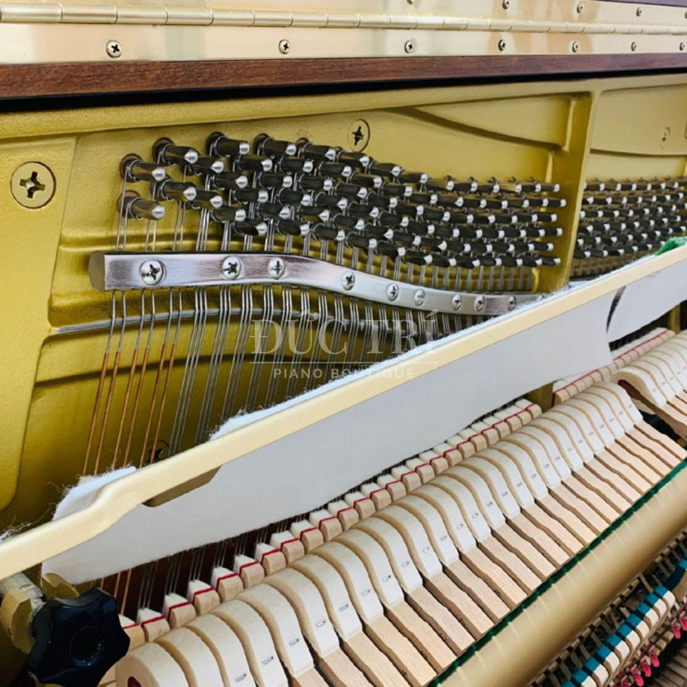 Day dan va Bua dan tren Piano Yamaha UX30Wnc Yamaha UX30Wnc Dây đàn và Búa đàn trên Piano Yamaha UX30Wnc