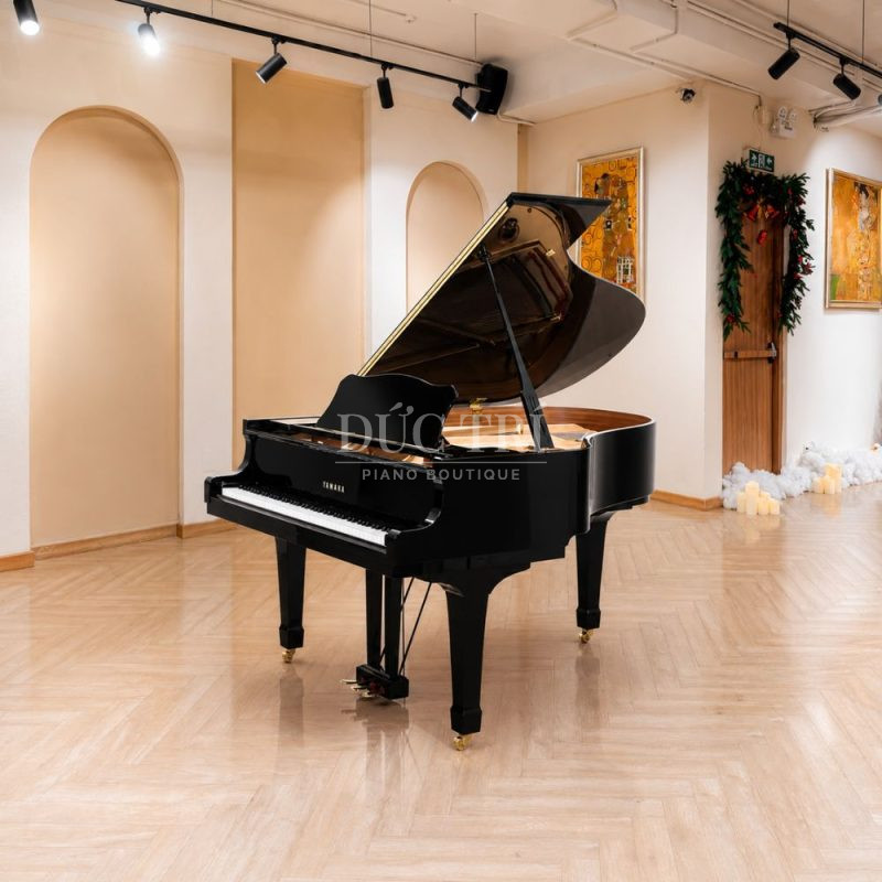 Góc nghiêng đàn Yamaha G2A trưng bày tại showroom Đức Trí